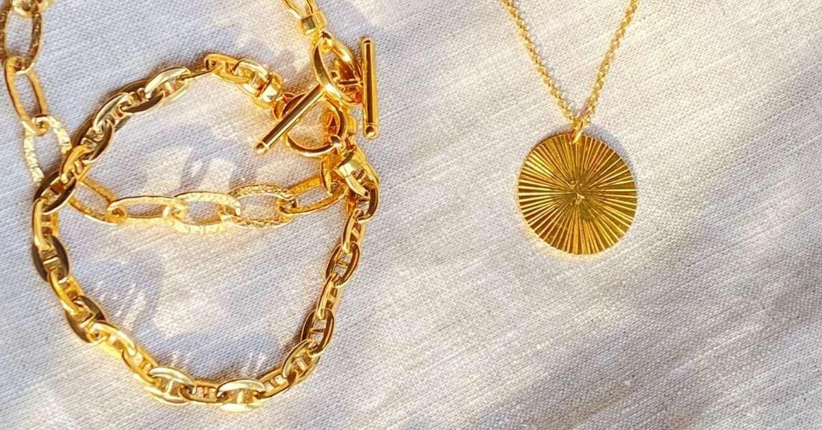 Types of Gold Jewelry: Solid Gold, Gold Plated, Vermeil, & Gold