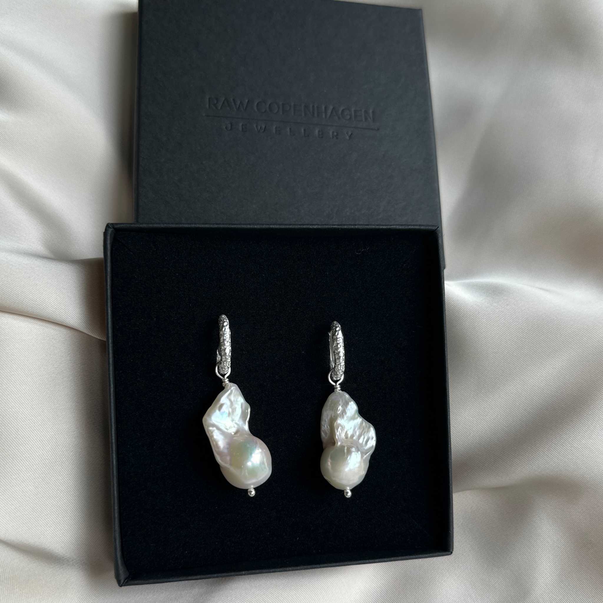 Christmas Gift Guide 2025, Shop stunning Scandi minimaiist Jewellery pieces online now