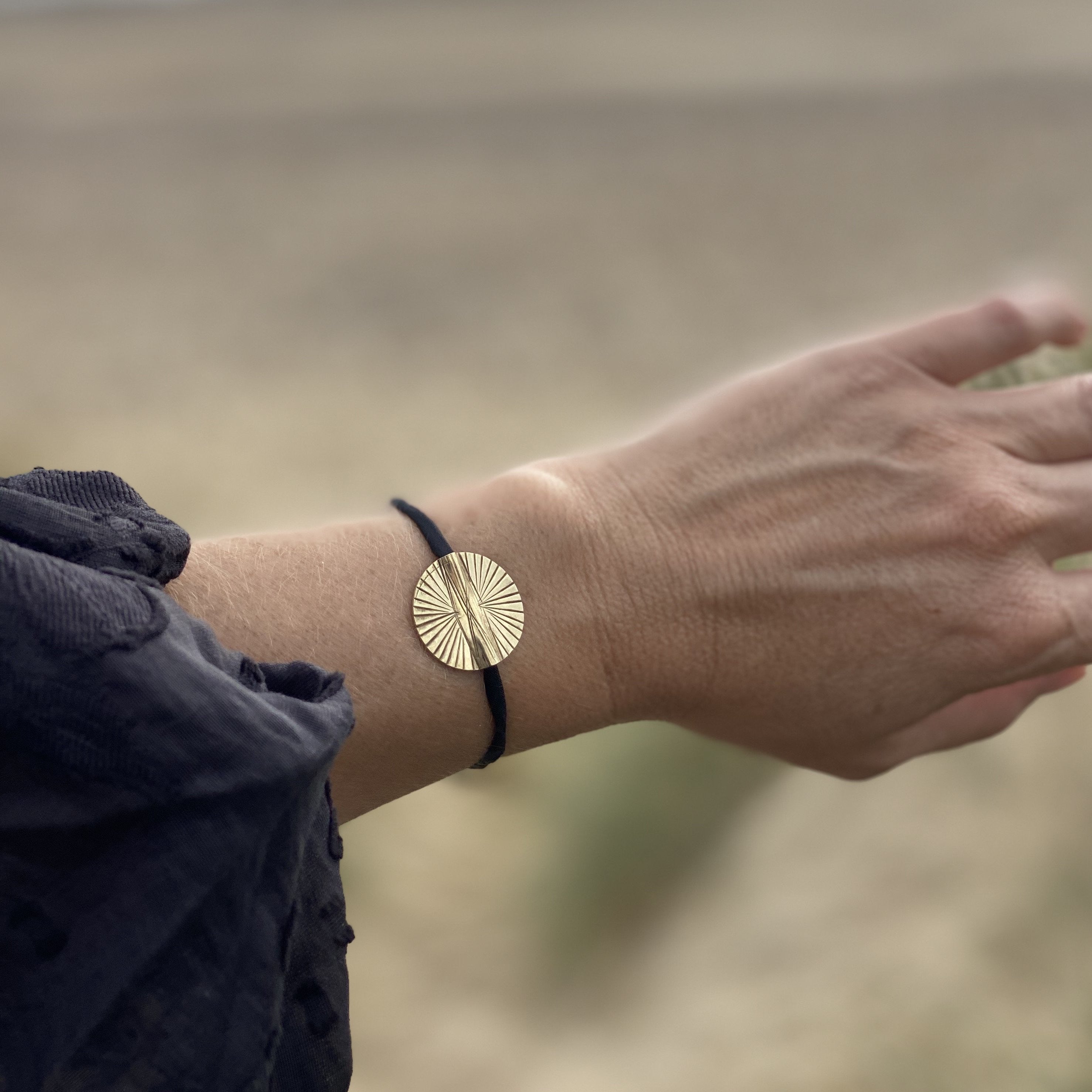 SUN RAY HAMMERED DISC BRACELET