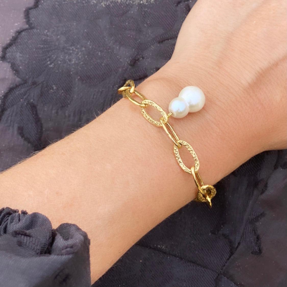 Gold chain bracelet with textured links and double freshwater pearls. Handcrafted in 18K gold vermeil, designed for effortless elegance and layering.