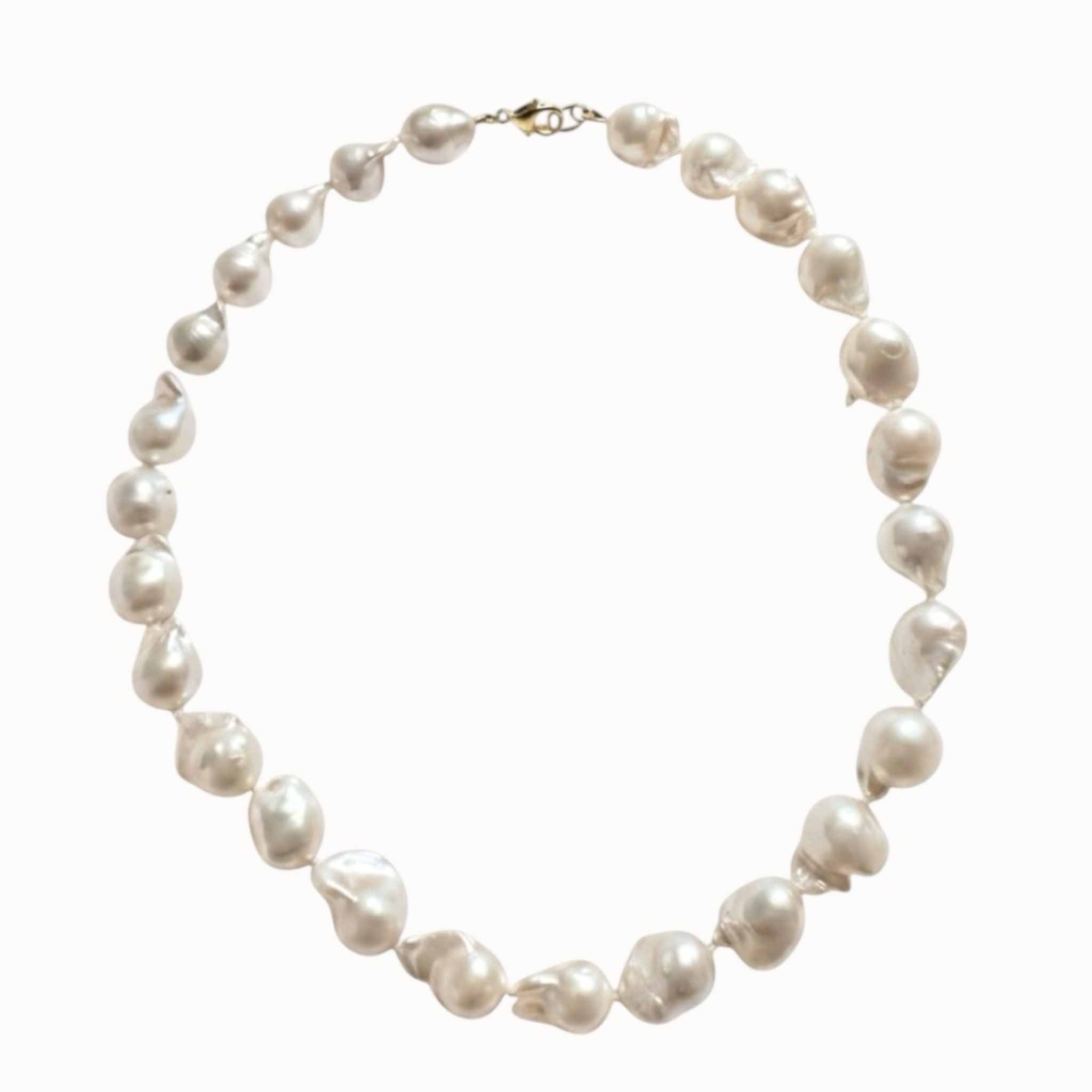 Frey Baroque pearl necklace on a white background