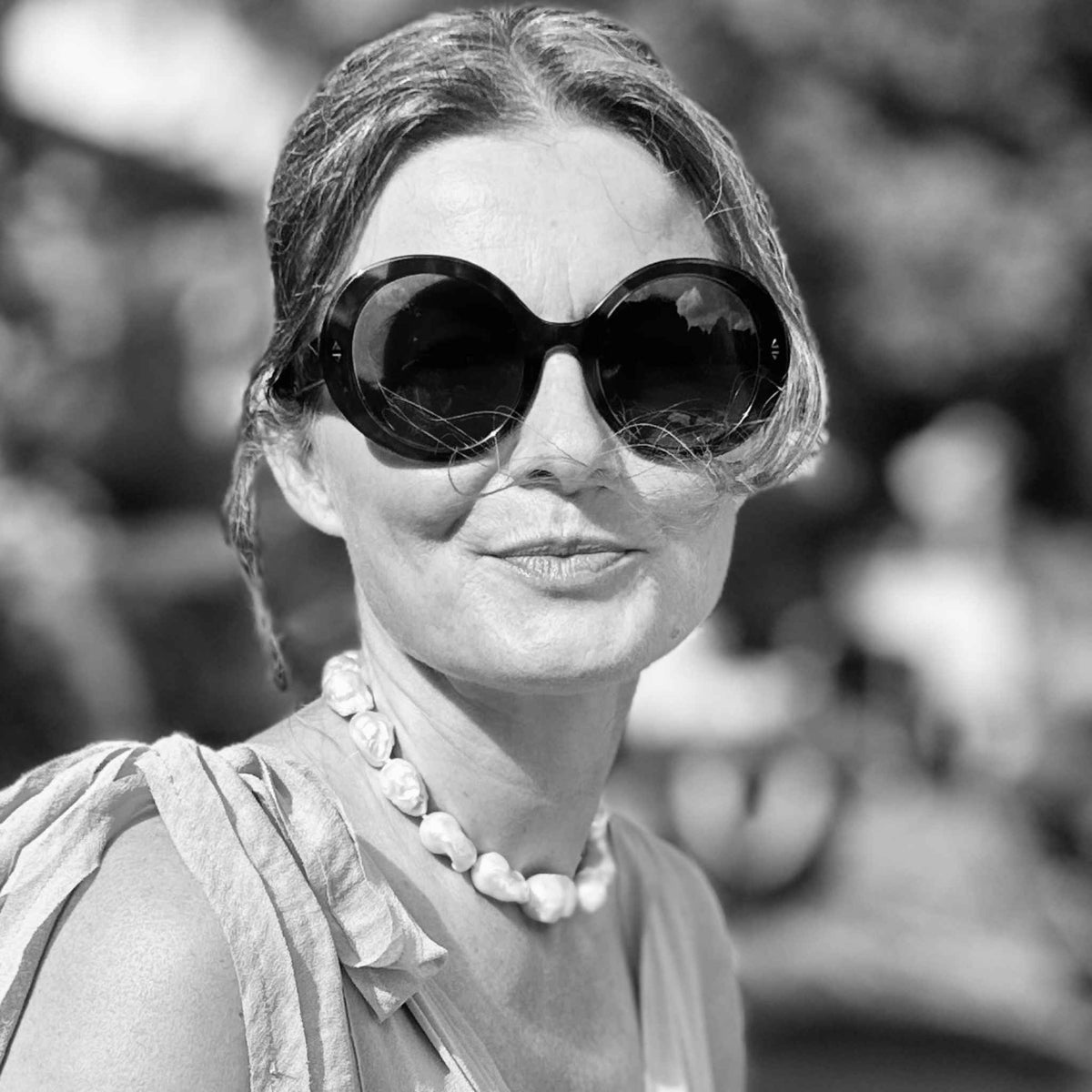 Large baroque pearl necklace modelled in a black and white picture