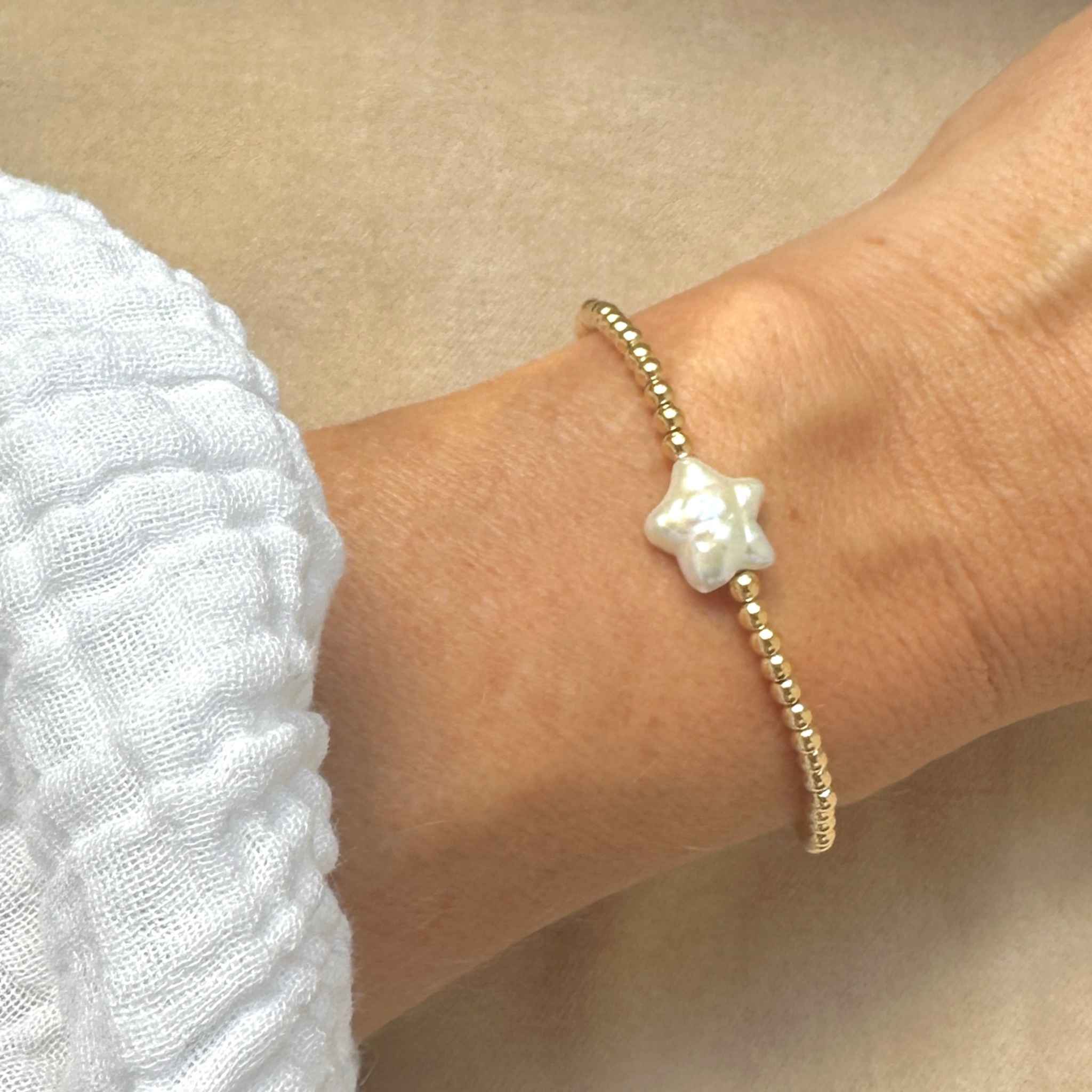 Beaded gold bracelet with star pearl