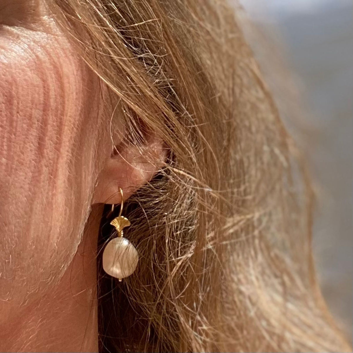 Freshwater Pearl Shell Drop Earrings 02