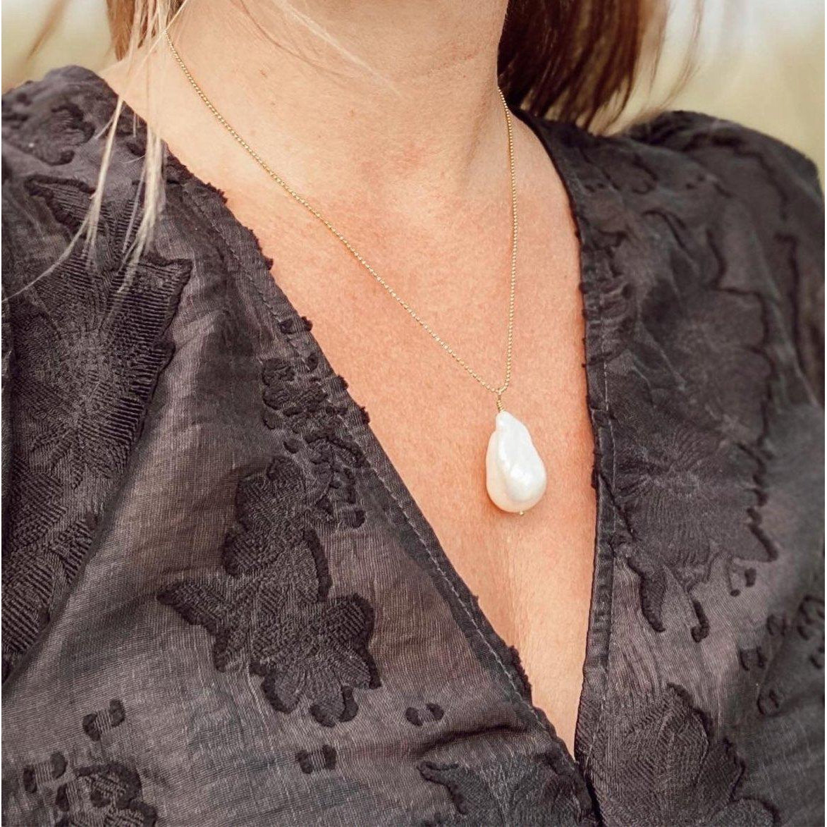 La Femme Pearl Necklace - Large baroque pearl Necklace