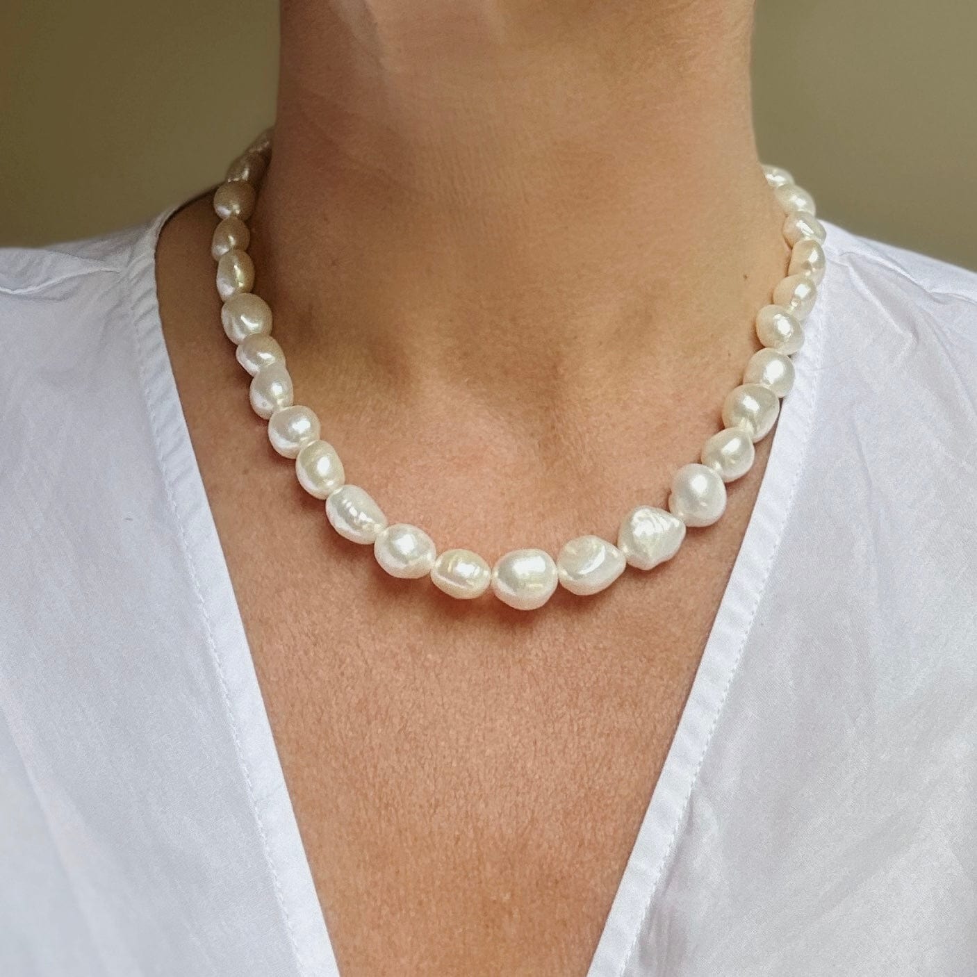 White baroque Pearl necklace choker length
